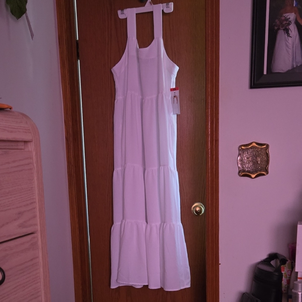 Elegant White Maxi Dress